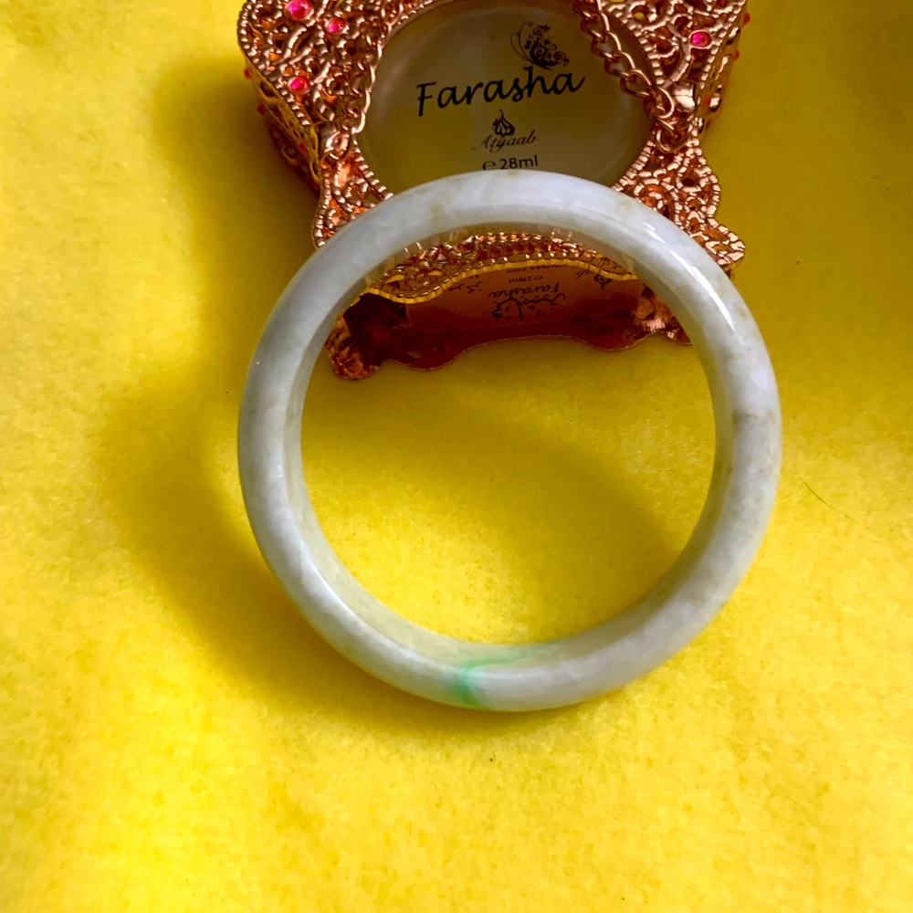 Genuine mermanees jade bangle 2 1/4" diameter